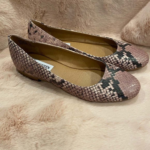 Steve Madden Snakeskin Flats - Picture 1 of 8